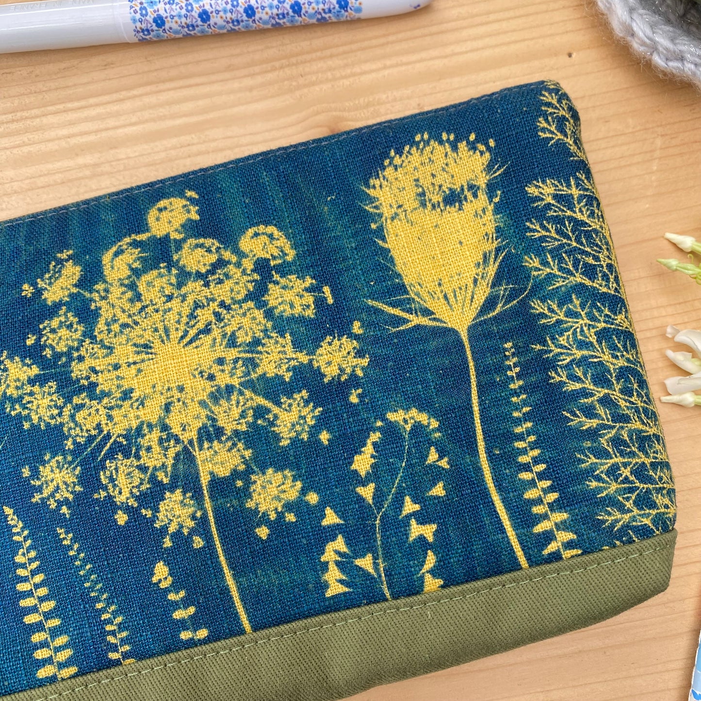 Petite pochette grand cyanotype kaki, Derniere chance
