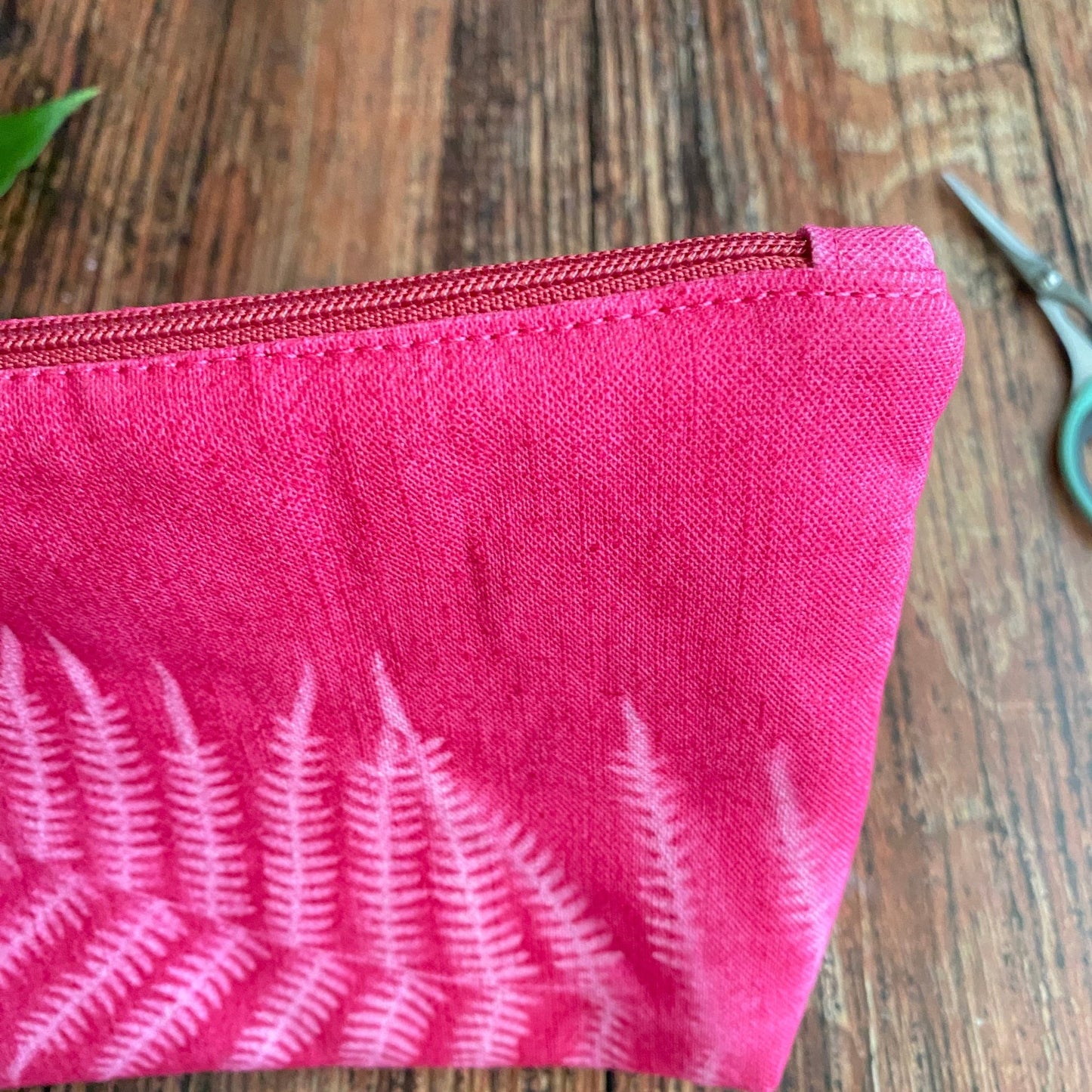 Pochette colorée et fleurie imprimée au soleil | Mamie Soleil