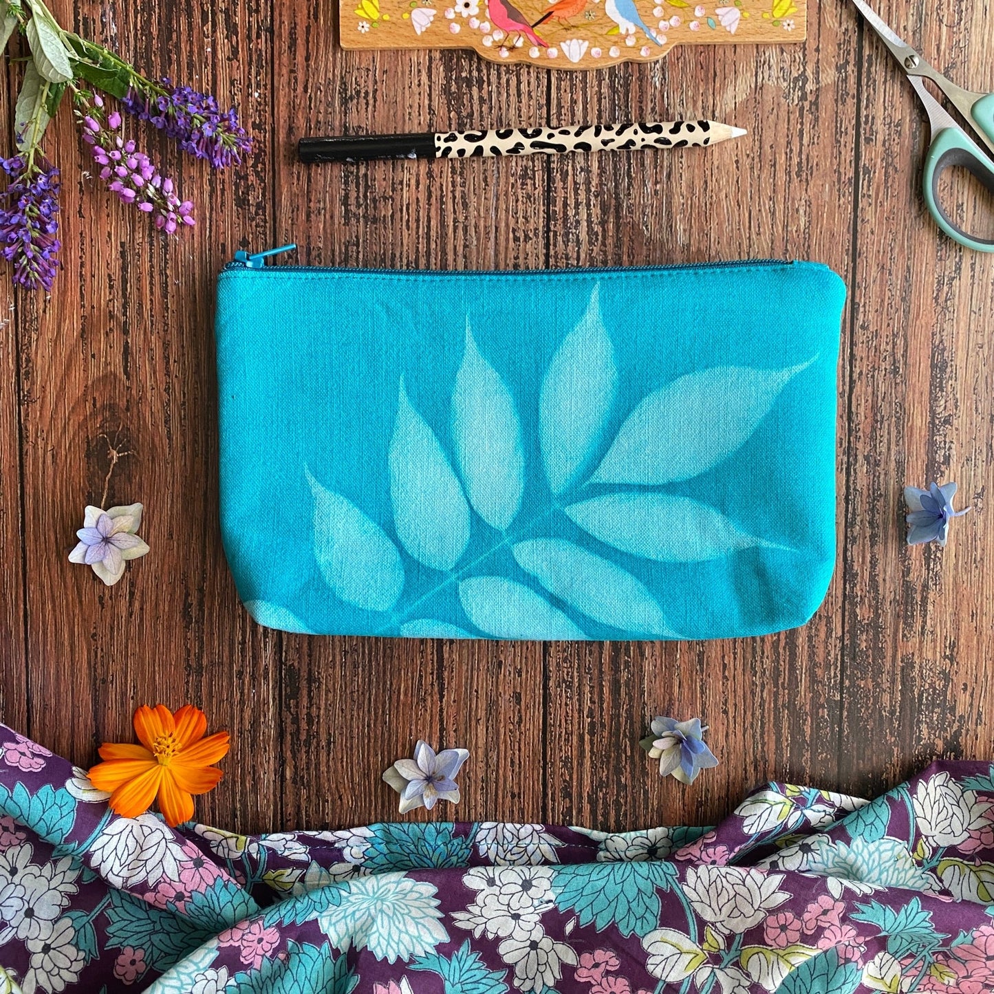 Pochette colorée et fleurie imprimée au soleil | Mamie Soleil