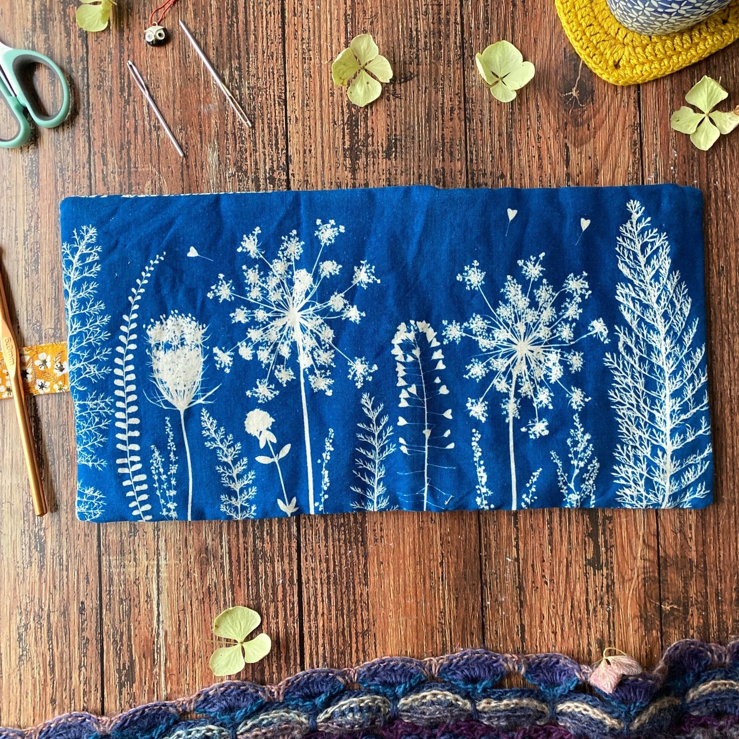 Pochette en cyanotype pour ranger les crochets - Mamie Blue