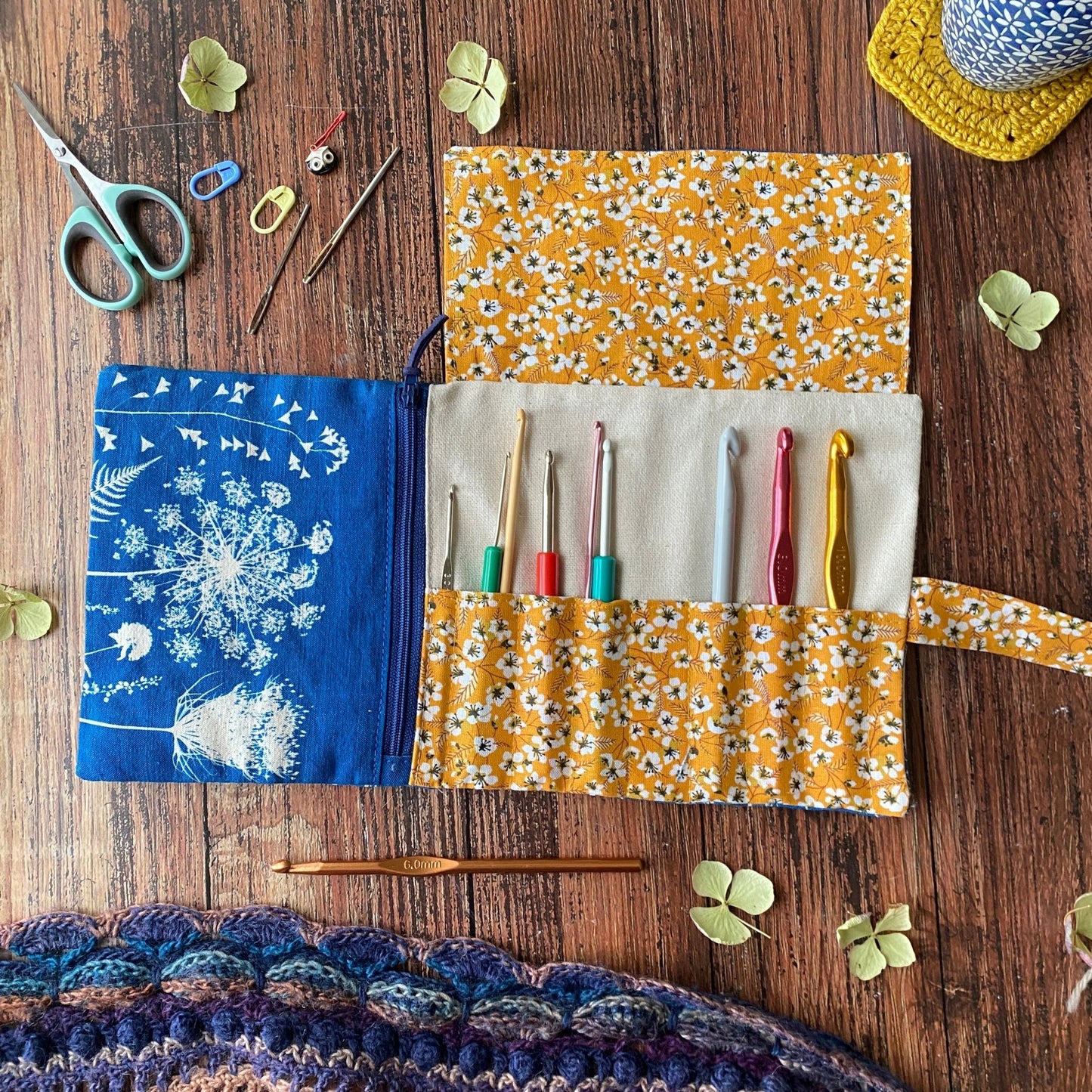 Pochette en cyanotype pour ranger les crochets - Mamie Blue