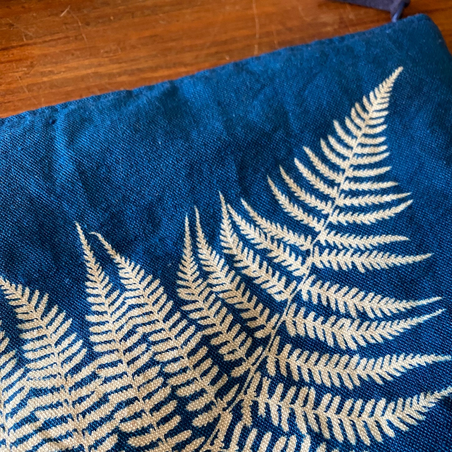 La lumineuse Mamie Blue motif fougère