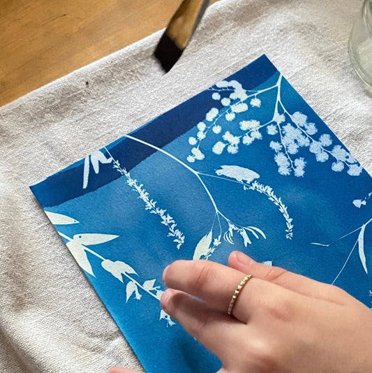 Atelier créatif pour les enfants en gironde : impression de fleurs au soleil 