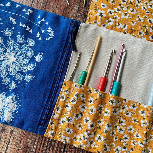 Pochette en cyanotype pour ranger les crochets - Mamie Blue