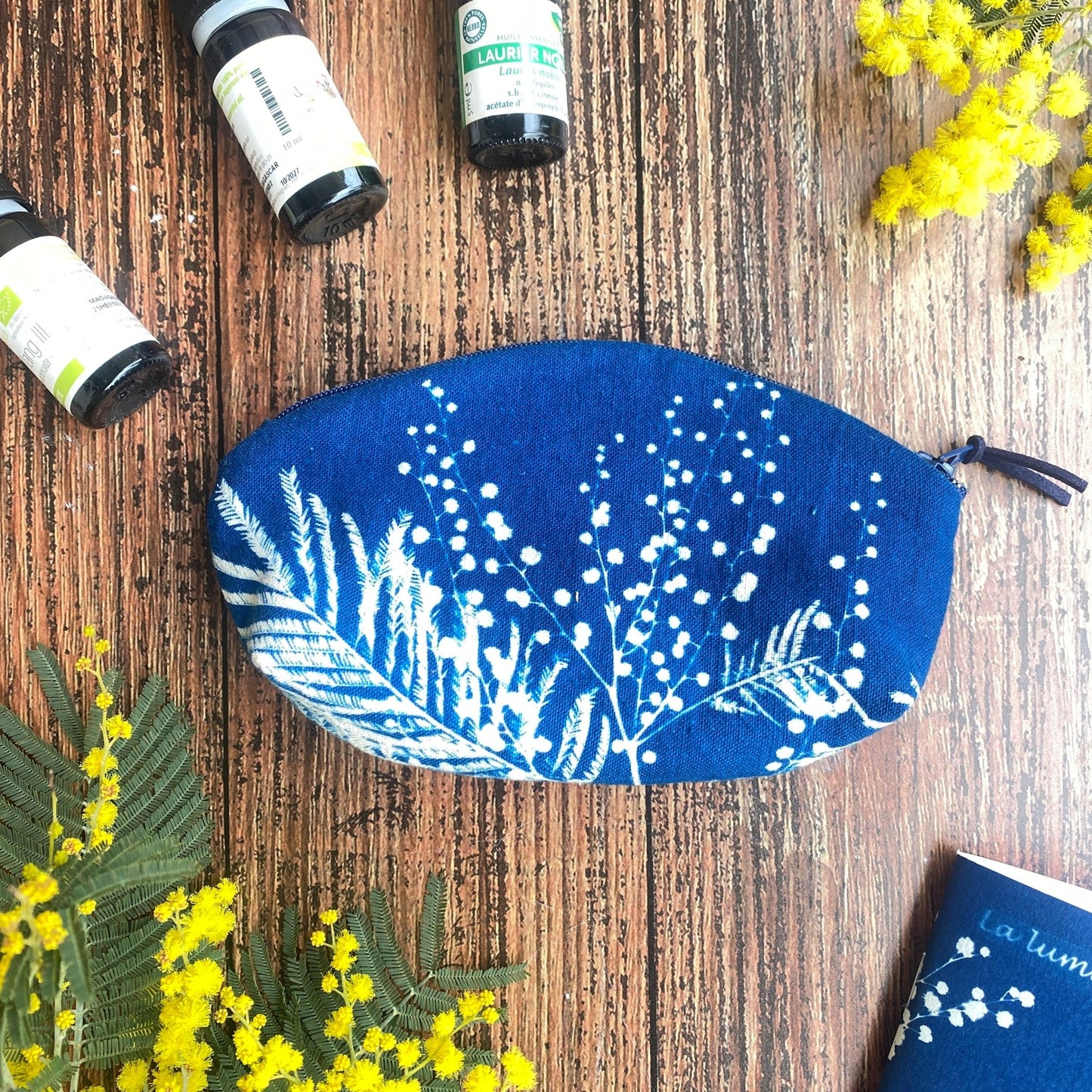 Toute petite pochette arrondie en cyanotype | Fiesta Mimosa