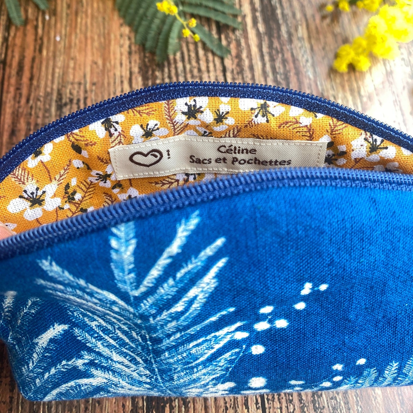 Toute petite pochette arrondie en cyanotype | Fiesta Mimosa