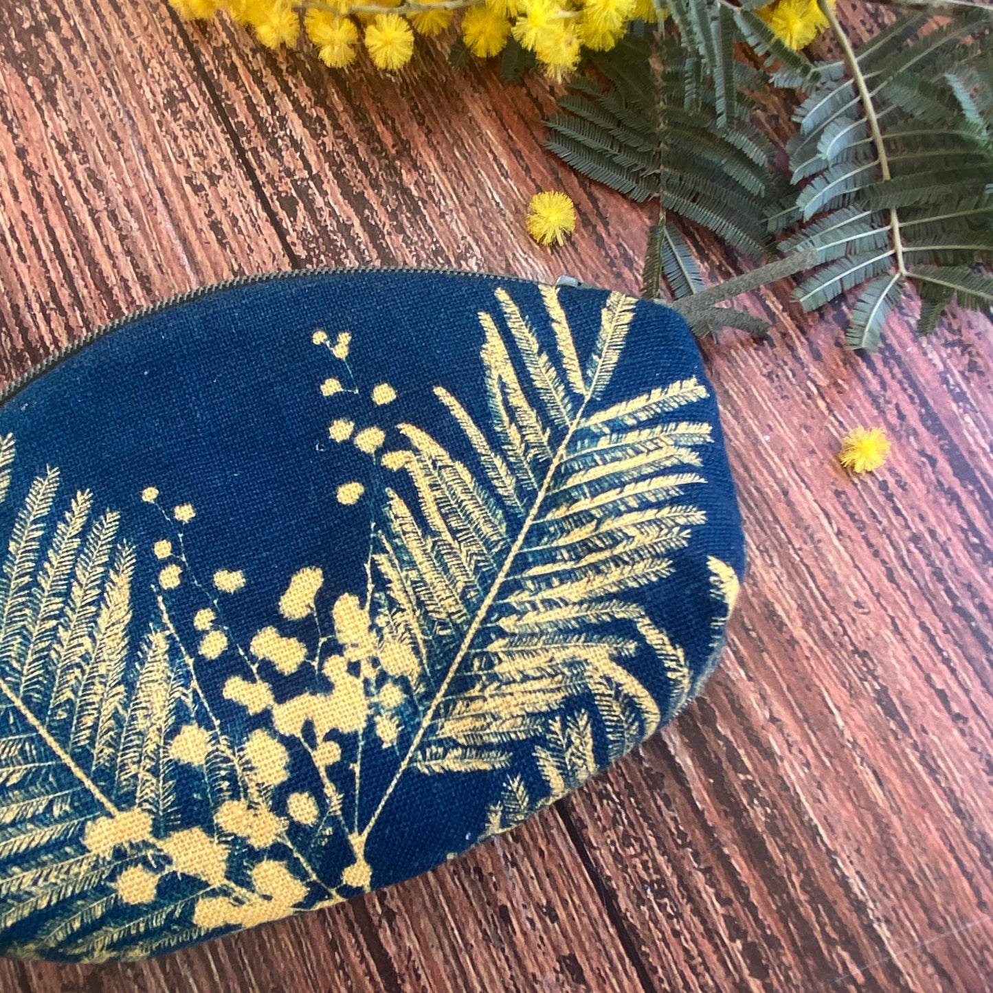 Toute petite pochette arrondie en cyanotype | Fiesta Mimosa