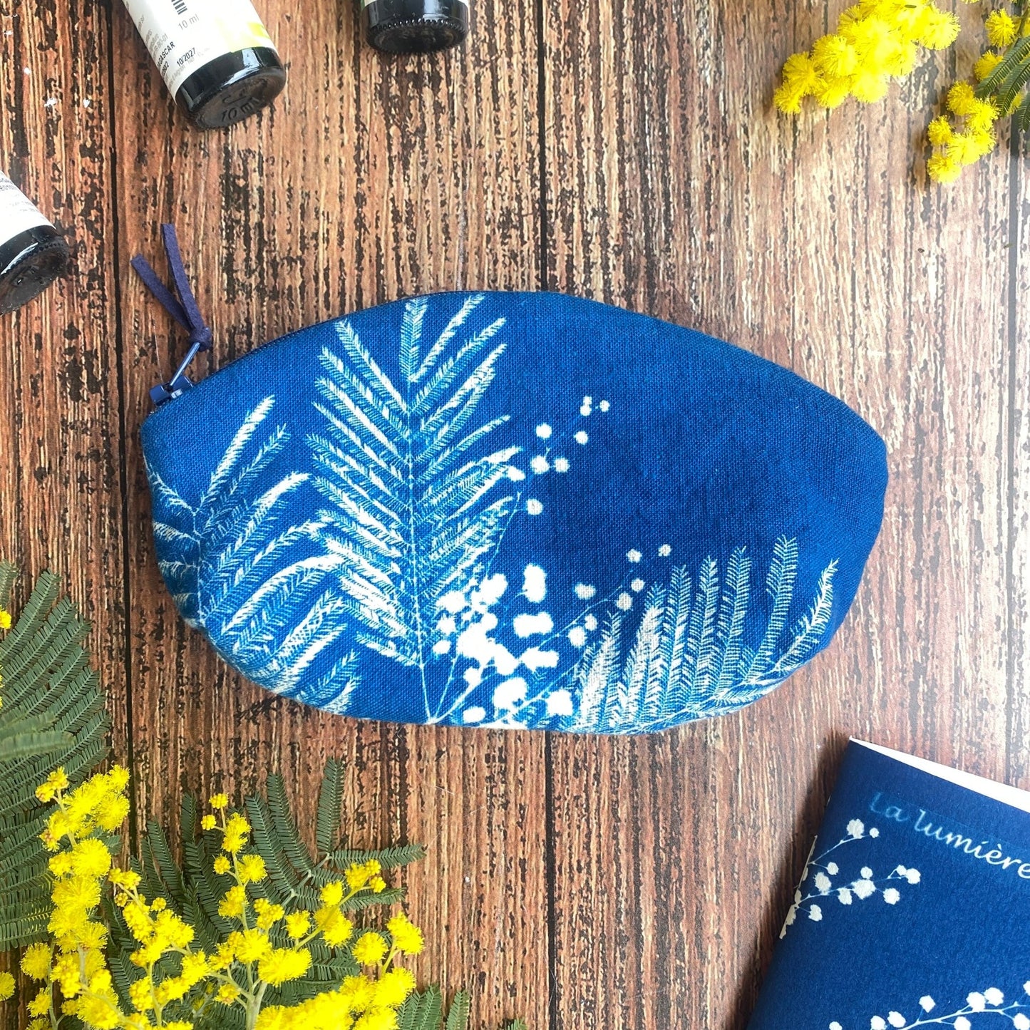 Toute petite pochette arrondie en cyanotype | Fiesta Mimosa